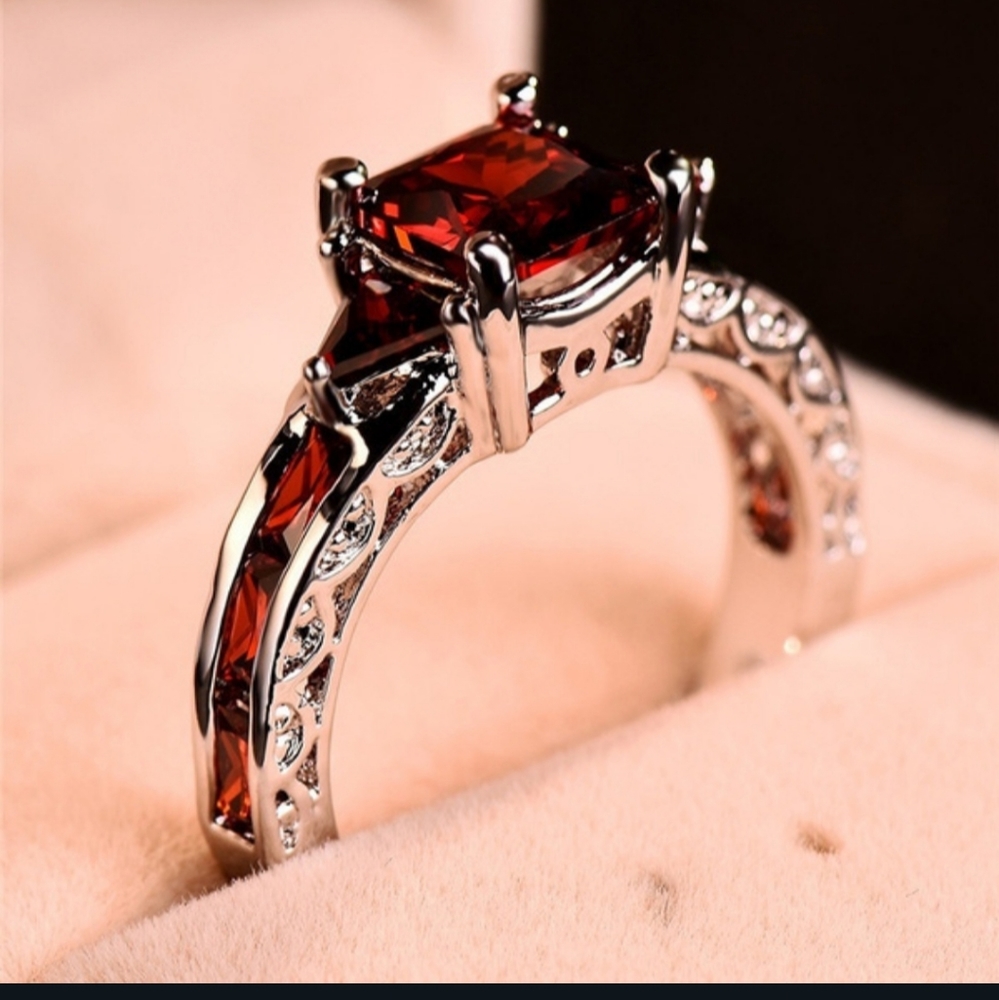 Beautiful Ruby Ring - Picture 6 of 7